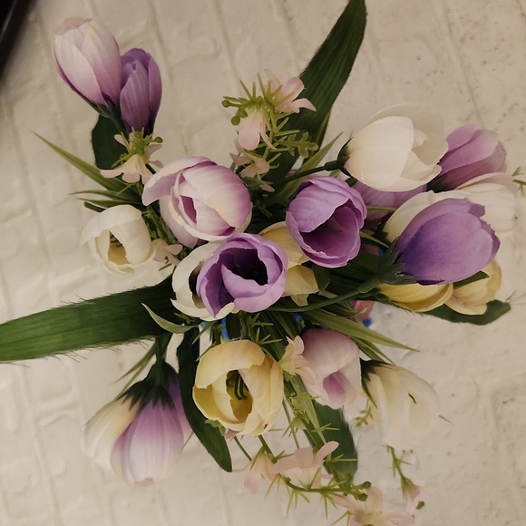 Elegant Floral Bouquet with Purple and White Accents - Picture 1 of 5